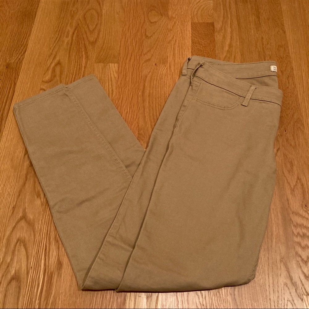 Hollister Womens Khakis size 7R